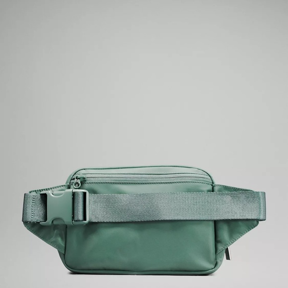 Lululemon everywhere belt bag Tidewater Teal large New with tags - Picture 2 of 4